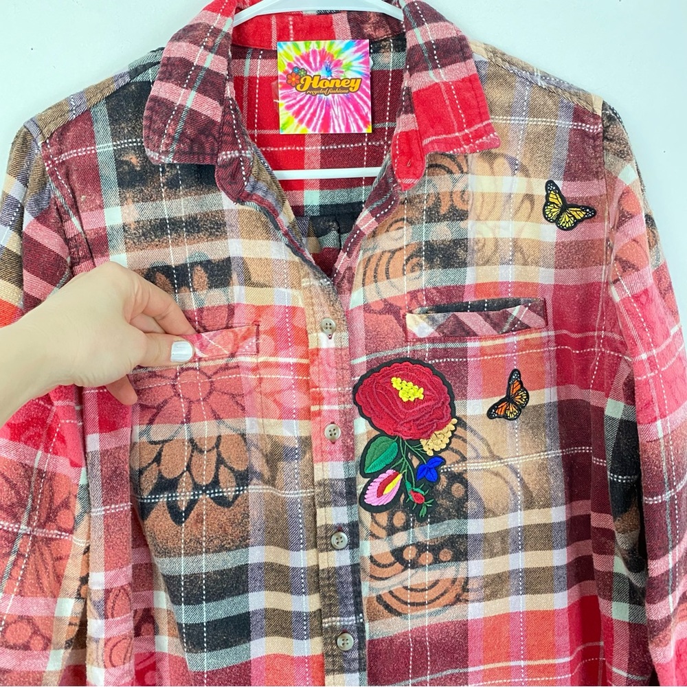 Reworked Stencil Bleached Plaid Flannel Button Down Shirt Womens Size Medium - Picture 3 of 16